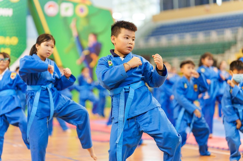 khong-chi-gop-phan-nang-cao-suc-khoe-the-chat-vo-co-truyen-cung-giup-cac-em-ren-luyen-y-chi-ben-bi-va-mang-toi-nguon-nang-luong-tu-nhien-de-cao-lon-vuon-xa-1-1679132140.jpg