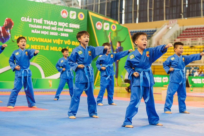 giai-vovinam-viet-vo-dao-cup-nestle-milo-2023-thu-hut-gan-2000-van-dong-vien-tu-23-don-vi-quan-huyen-thanh-pho-thu-duc-va-truong-nang-khieu-tdtt-tham-gia-tranh-tai-1683300615.jpg