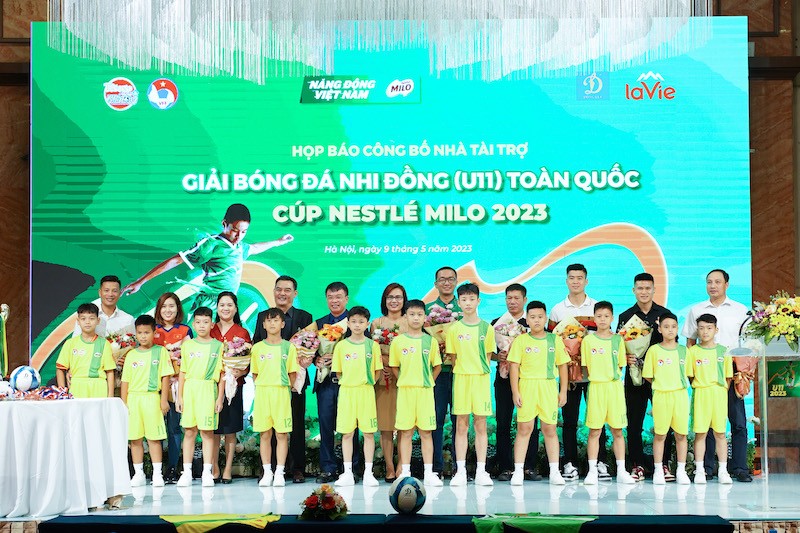 la-san-choi-lanh-manh-nham-phat-trien-phong-trao-bong-da-lua-tuoi-nhi-dong-giai-bong-da-nhi-dong-u11-toan-quoc-cup-nestle-milo-2023-duoc-mong-doi-se-mang-den-nhung-khoanh-khac-thi-d-1683790439.jpg