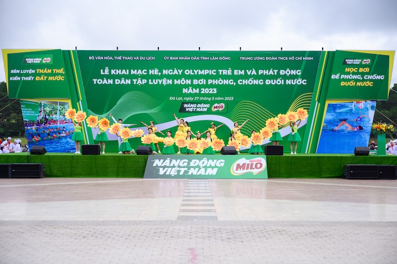 le-khai-mac-he-ngay-olympic-tre-em-va-phat-dong-toan-dan-tap-luyen-mon-boi-phong-chong-duoi-nuoc-nam-2023-vua-chinh-thuc-khai-mac-vao-sang-ngay-27-5-tai-quang-truong-lam-vien-tp-da-l-1685182148.jpg