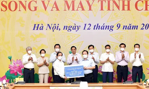 Ủy ban Quản lý vốn nhà nước tại doanh nghiệp và các Tập đoàn, Tổng công ty ủng hộ 100.000 máy tính cho Chương trình “Sóng và máy tính cho em"