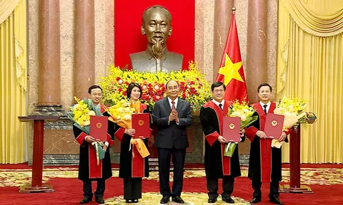 Chủ tịch nước trao Quyết định bổ nhiệm 4 Thẩm phán Tòa án nhân dân tối cao