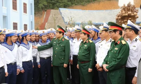 Đại tướng Phùng Quang Thanh về thăm Vùng 2 Hải quân bên bờ sông Sâu ngày ấy