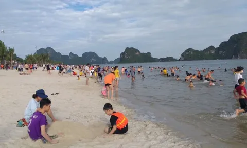 TP.Hạ Long mở lại bãi tắm và các dịch vụ thể thao, giải trí