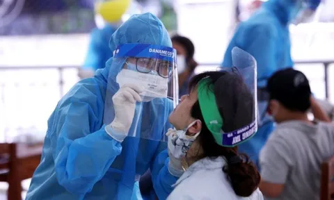 Bộ Y tế lên tiếng về vụ test nhanh COVID-19 “loạn giá”