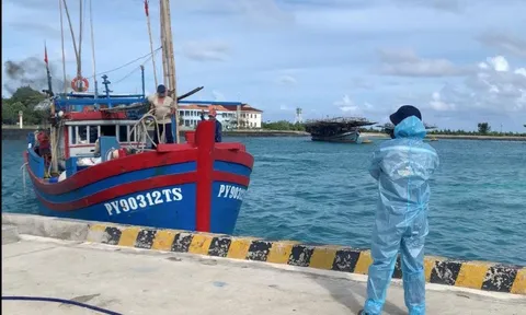 Quần đảo Trường Sa đón hàng ngàn ngư dân vào trú tránh áp thấp nhiệt đới