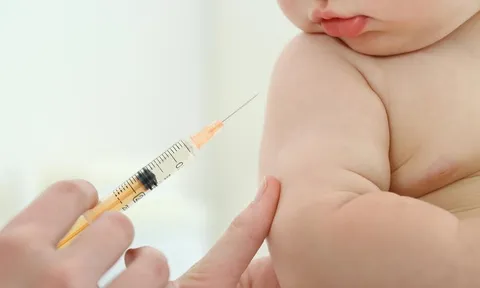 Hà Nội: Tạm đình chỉ 4 nhân viên Trạm Y tế trong vụ tiêm nhầm vaccine cho trẻ sơ sinh