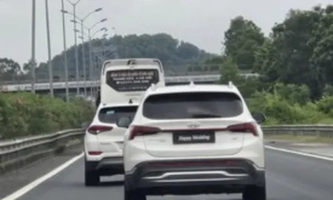 Xử phạt 23 triệu đồng tài xế ô tô che biển số bằng dòng chữ 'Happy Wedding'