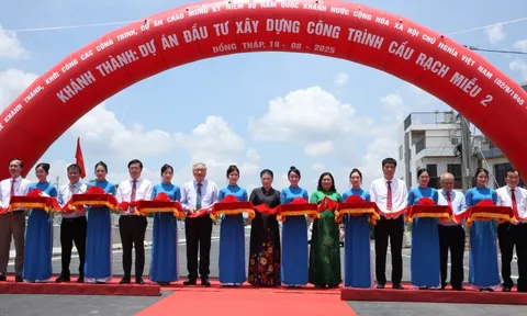 Phó Thủ tướng Thường trực Chính phủ Nguyễn Hòa Bình dự lễ khánh thành dự án cầu Rạch Miễu 2