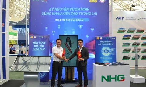 Một tập đoàn giáo dục gây chú ý khi “trình làng” robot lớp học, cô giáo AI tại triển lãm hot nhất dịp Đại lễ 2/9
