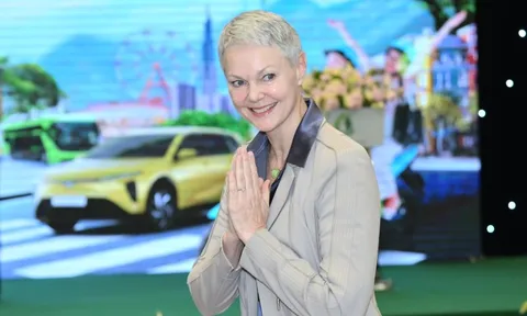 Đại sứ Na Uy nhiều lần đi xe điện VinFast tại Việt Nam: “Tôi hy vọng sẽ thấy loại xe này ở Na Uy”