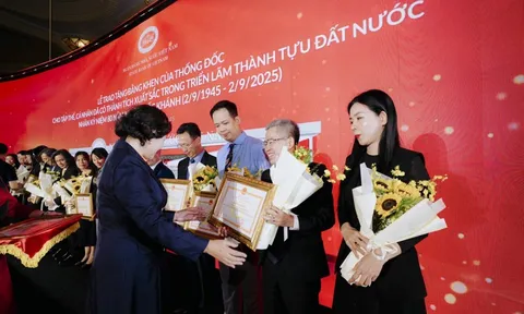 OCB vinh dự nhận bằng khen tham gia Triển lãm Thành tựu đất nước