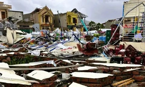 Hiện trường tan hoang sau trận lốc xoáy kinh hoàng ở Thanh Hóa