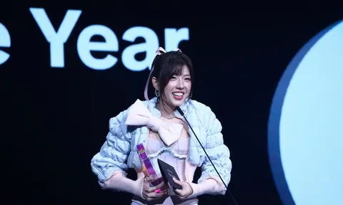 "Em xinh" Lamoon thắng giải Nghệ sĩ âm nhạc của năm tại TikTok Awards