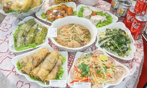 Aeon Mall bây giờ bán cả cỗ Tết "full mâm 10 món", nhìn cực xịn nhưng giá thế nào?