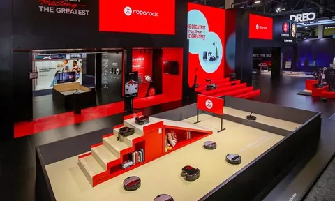 CES 2026: Roborock ra mắt robot hút bụi đầu tiên trên thế giới có thiết kế bánh xe-chân khi hợp tác với Câu lạc bộ bóng đá Real Madrid