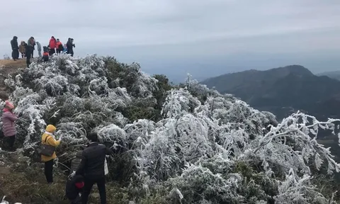Miền Bắc “đóng băng” trong rét đậm, không khí lạnh cực mạnh tiếp tục dồn xuống Trung Bộ