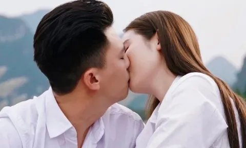 Phía sau cảnh hôn của Huyền Lizzie và Hà Việt Dũng