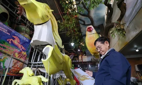 Lộ diện những linh vật ngựa ở Đường hoa Nguyễn Huệ Tết Bính Ngọ 2026