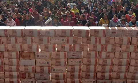 Hợp tác xã thưởng Tết khiến dân mạng "đứng hình": "Xây tường" bằng tiền mặt, bảo vệ canh giữ ngày đêm