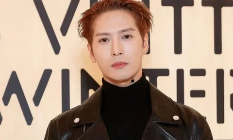 Sự hết thời của một sao hạng A: Ra nhạc chìm nghỉm, concert bị điều tra