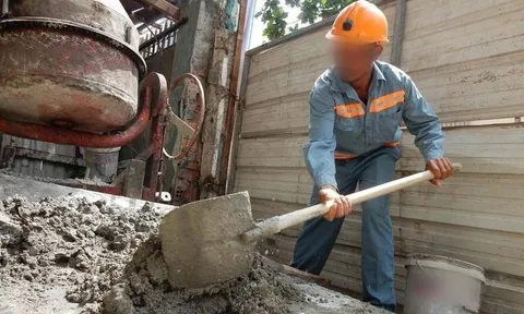 Phát hiện 1 thợ xây SN 1987 có số dư tài khoản tăng 35 tỷ đồng chỉ trong 1 đêm, nhưng 3 tháng sau nằm trong xe cứu thương hối hận