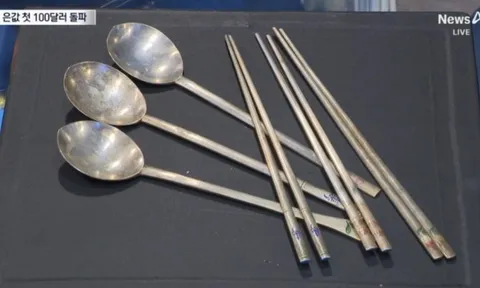 Giá bạc tăng phi mã, nhiều người nô nức đi lục thìa bạc trong bếp bán lấy tiền