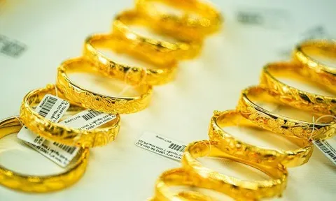 Sau gần một thập kỷ mua vàng, tôi nhận ra điều đáng sợ nhất không phải giá