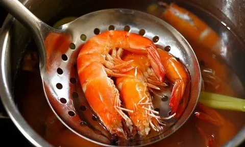 Bí quyết ba đời luộc tôm đỏ au, ngọt thịt lại không tanh: Tết này mời bạn áp dụng thử