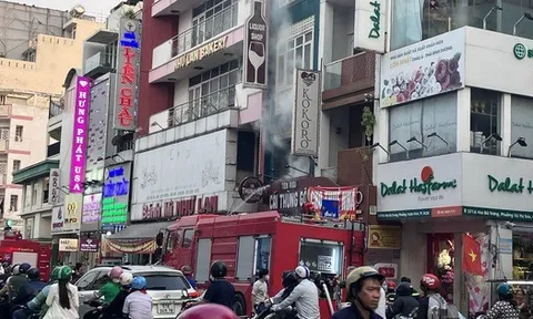 Cháy nhà 5 tầng ở trung tâm TPHCM