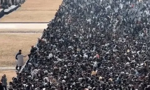 Quá nể phim Trung Quốc chưa chiếu đã có độ hot tăng 1253%, nam chính đẹp đến mức 18.000 người xếp hàng để gặp mặt