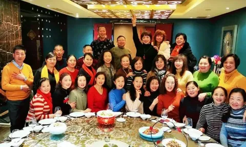 Đi họp lớp sau 25 năm nhưng đến nơi không ai nhận ra, tôi lập tức bỏ về, thề không bao giờ đi họp lớp nữa