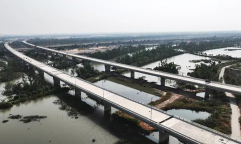 Toàn cảnh tuyến đường huyết mạch ven sông 6.400 tỷ đồng ở Quảng Ninh