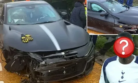 Cầu thủ nổi tiếng gặp tai nạn xe hơi, chiếc Ferrari bị vỡ nát gây choáng