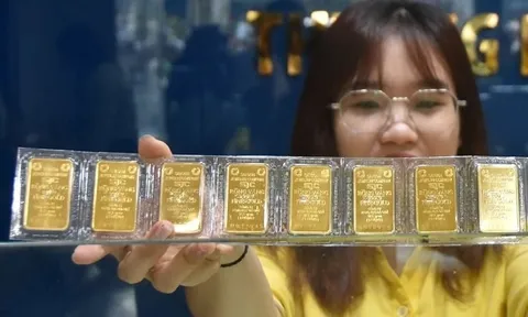 Vượt mốc 180 triệu, giá vàng xô đổ mọi kỷ lục, nguyên nhân đến từ thế lực ngày đêm thu mua hàng tấn vàng