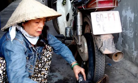 Trúng số độc đắc, người phụ nữ vá xe rơi vào bi kịch đầy nước mắt