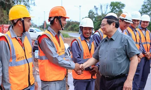 Thủ tướng: "Không lãng phí một ngày" trong triển khai các dự án phục vụ APEC tại Phú Quốc