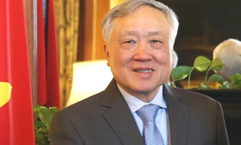 Phó Thủ tướng Thường trực Chính phủ Nguyễn Hoà Bình lên đường thăm làm việc tại Thụy Sĩ và Kazakhstan