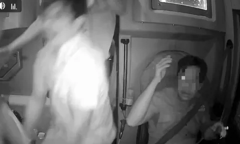 CLIP: Thêm 2 “chuyến xe bão táp” gây phẫn nộ khi chạy qua địa bàn Đồng Tháp