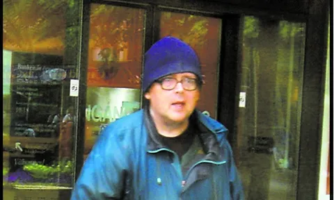 Phát hiện người đàn ông SN 1948 thu gom phế liệu nhưng sở hữu két sắt chứa 124 kg vàng, danh mục cổ phiếu hơn 25 tỷ đồng và 143 triệu đồng trong tài khoản ngân hàng