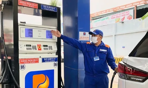 Giá các loại xăng dầu cùng tăng, RON95 tăng hơn 200 đồng/lít