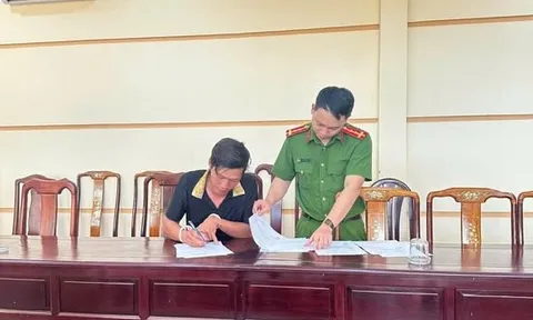 Ra quyết định bắt tạm giam nhân viên giao hàng Cao Tấn Phát