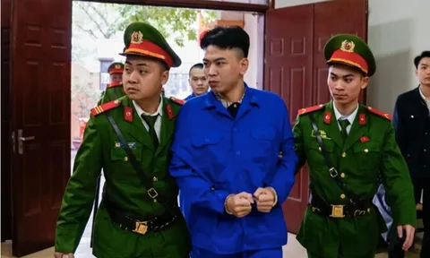 ‘Tổng tài’ chỉ đạo đàn em 'mày ra kia tát cho thằng nhân viên mấy phát'?