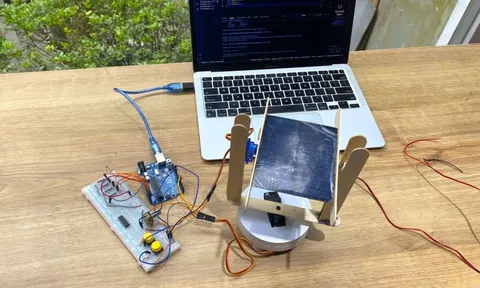 Sinh viên năm nhất làm chủ hệ thống theo dõi mặt trời – tín hiệu mới từ đào tạo bán dẫn