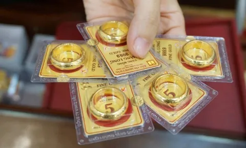 Giá vàng tăng giảm theo giờ: Người được tặng vàng cưới phải nhớ một điều quan trọng!