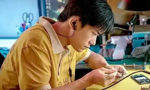 Gửi về nhà 33 triệu/tháng, người con chết lặng phát hiện sự thật về khoản tiền hơn 1,1 tỷ đồng trong suốt 3 năm