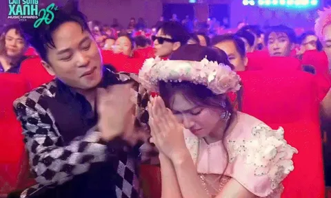 Hòa Minzy nhận 7 giải Làn sóng xanh, thái độ khác lạ sau ồn ào "chiếm sóng"