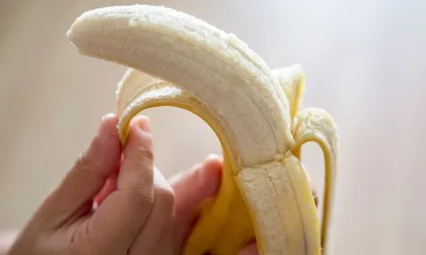 Người thường xuyên ăn chuối, chỉ sau một thời gian ngắn, cơ thể có thể xuất hiện 3 thay đổi sức khỏe rõ rệt