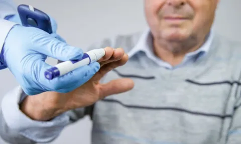 Tiểu đường rất hay "nhắm tới" những người có 3 đặc điểm này: Kiểm tra ngay xem bạn có không