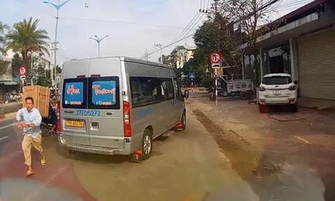 Gia Lai: Tài xế xe khách bị đồng nghiệp chặn đường, hành hung giữa phố